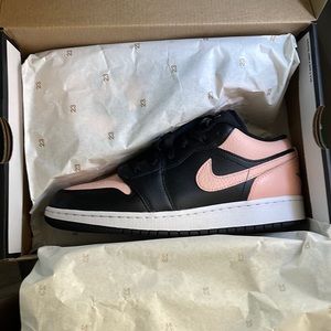 Jordan 1 low crimson tint 6.5y/8 womens